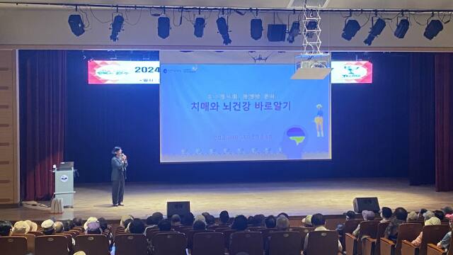 인천 연수구 노인인력개발센터가 최근 노인일자리 참여자를 대상으로 폭염 대비 등의 안전교육을 했다고 11일 밝혔다. 센터 제공