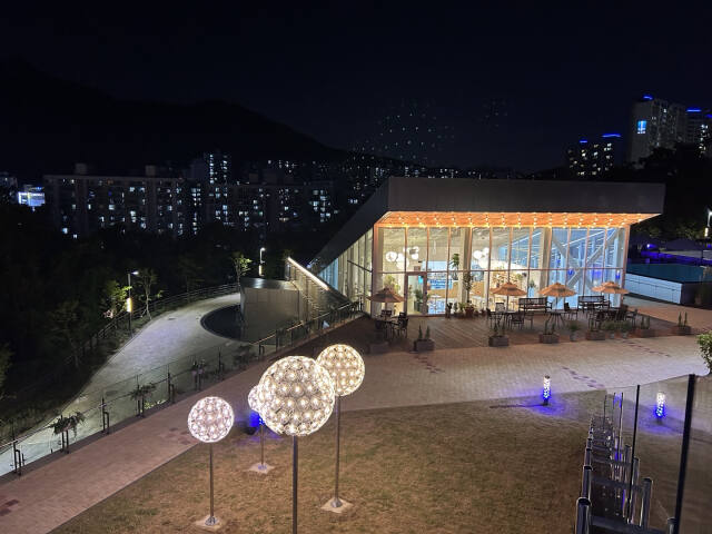 오르:빛 워터파고다 체험 전시가 열린 군포 그림책꿈마루 상부공원 야경. 군포그림책꿈마루 제공