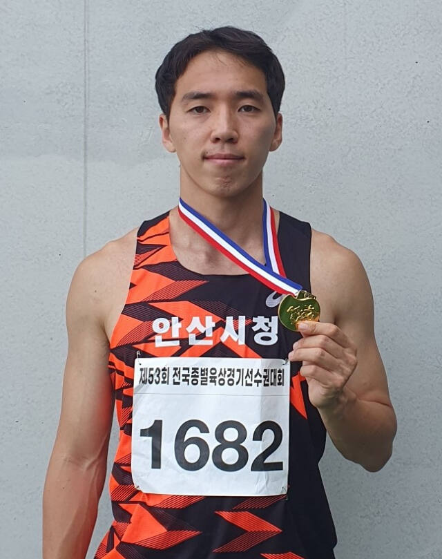 남자 일반부 110m허들서 대회신기록을 갖성하며 시즌 4관왕에 오른 김경태.안산시청 제공