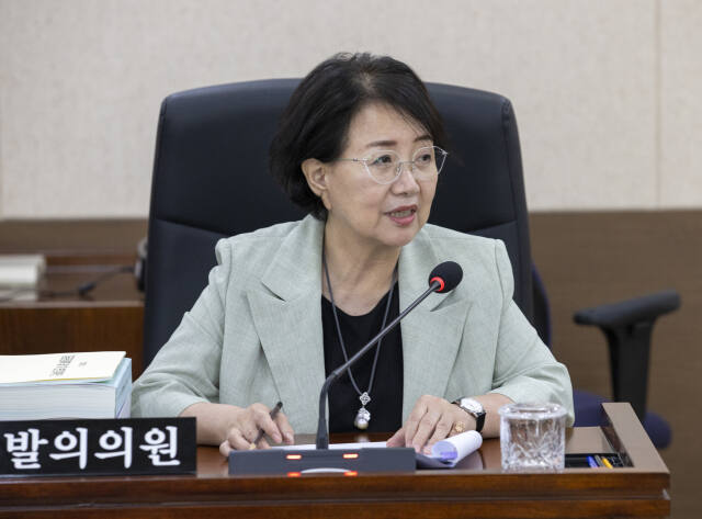 14일 열린 제295회 인천시의회 제1차 정례회의 제4차 문화복지위원회의에서 박판순 시의원(국민의힘·비례)이 닥터헬기 이전 사업에 대해 발언하고 있다. 인천시의회 제공