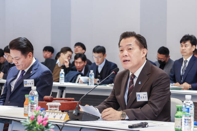 지난 3월 과밀억제권역 자치단체 공동대응협의회 2024년도 제1회 정기회의에서 대표회장인 이재준 수원특례시장이 발언하고 있다. 수원특례시 제공