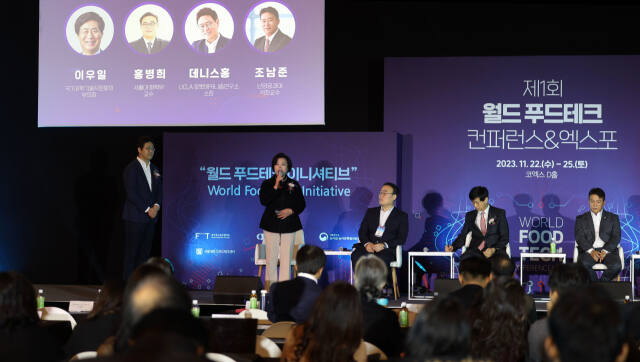 신계용 과천시장이 지난해 11월22일 모엑스에서 열린 제1회 월드푸드테크 컨퍼런스&amp;엑스포에서 특별 발언을 하고 있다. 과천시 제공