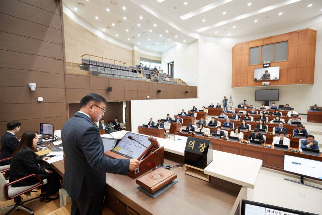 18일 오전 용인특례시의회 본회의장에서 제283회 제1차 정례회 제2차 본회의가 진행되고 있다. 용인특례시의회 제공