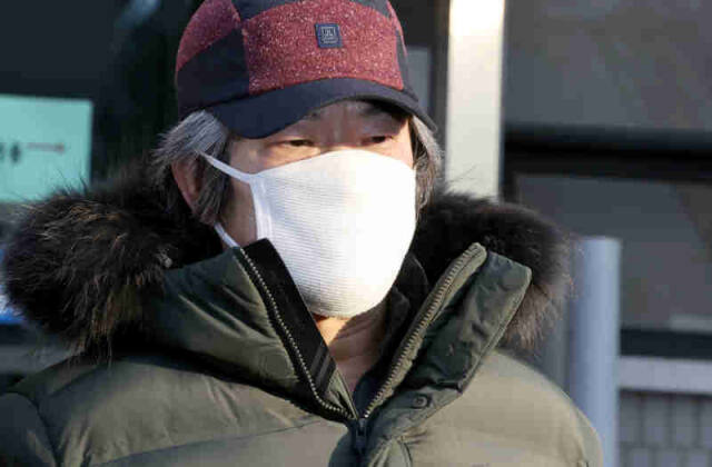 아동 성폭행 혐의로 징역 12년을 복역 후 출소한 조두순이 지난 2020년 안산시 안산준법지원센터에서 행정절차를 마치고 취재진에게 발언하고 있다. 경기일보DB