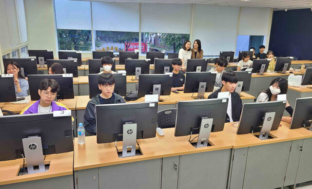 IT 희망학교 운영 모습. 성남시청소년재단 제공