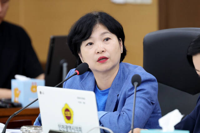 19일 열린 인천시의회 문화복지위원회에서 유경희 시의원(더불어민주당·부평2)이 ‘1억+아이드림 사업’에 대해 발언하고 있다. 인천시의회 제공