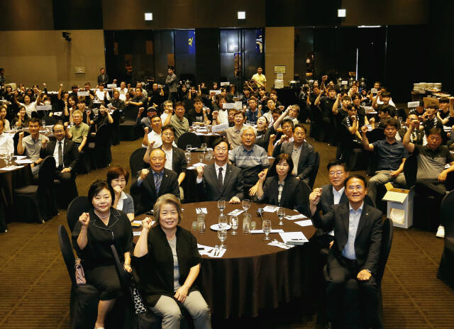 화성시가 지난 19일 수원과학대학 신텍스컨벤션에서 제70회 경기도체육대회 선수단 해단식을 가졌다. 화성시 제공