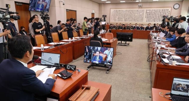 21일 오전 국민의힘 위원들이 불참한 가운데 국회 법제사법위원회에서 ‘순직 해병 진상규명 방해 및 사건은폐 등의 진상규명을 위한 특별검사 임명법(채상병특검법)’에 대한 입법청문회가 열리고 있다. 연합뉴스