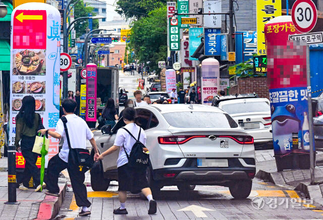 "걷기 참 힘드네요" [포토뉴스]