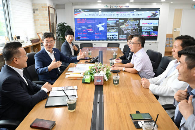 안산시가 오는 2025년 3월 ASV의 경제자유구역 지구 지정을 추진하는 가운데 중국 장쑤성 염성시 경제개발구 관계자 및 기업인을 초청, 투자 설명회를 개최했다. 안산시 제공