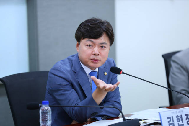 더불어민주당 김현정 의원이 지난 21일 국회에서 열린 평택 과학고 유치를 위한 정책토론회에서 발언하고 있다. 김현정 의원실 제공