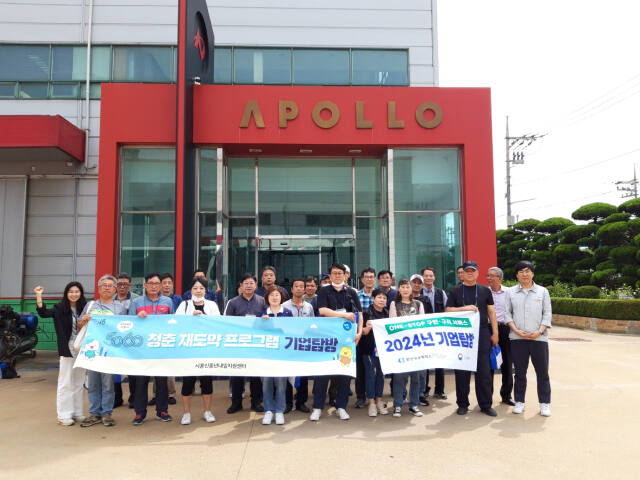 산업단지 내 기업 탐방을 통해 신산업분야 전문인력 양성 사업을 진행하고 있다. 시흥시 제공