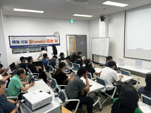 매월 15일 ‘일(work) 오는 날’ 행사를 통해 구직자와 기업이 직접 소통하는 ‘열린 채용의 장’이 열린다. 시흥시 제공