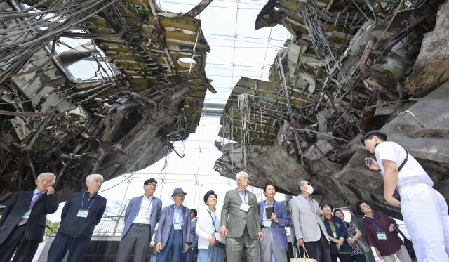 경기애향회 이순국 회장, 김영진 사무총장이 25일 해군 제2함대 사령부를 방문했다. 홍기웅기자
