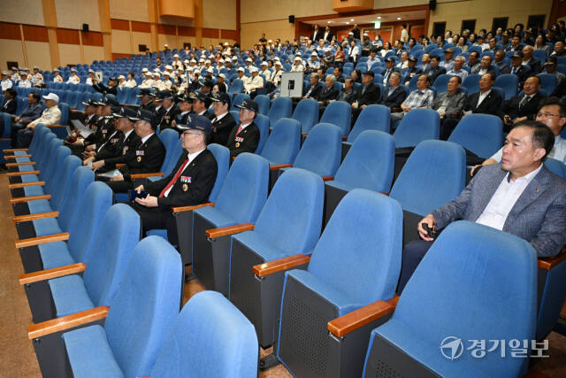 25일 오전 경기도경제과학진흥원 경기홀에서 6.25전쟁 제74주년 행사가 진행되고 있다. 행사장 좌석 곳곳이 비어 있어 자칫 홀대 받는 행사라는 논란이 일고 있다. 김시범기자