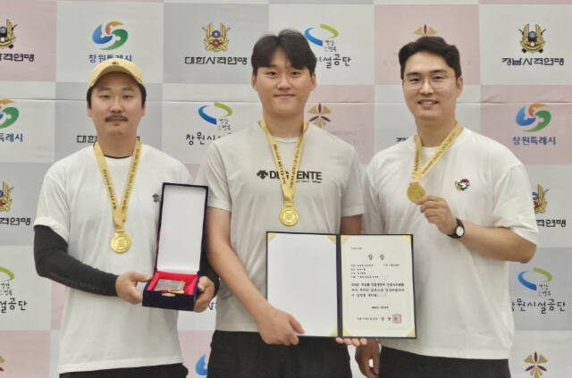 제6회 창원시장배 전국사격대회 남자 일반부 공기권총 단체전서 우승한 경기도청의 (왼쪽부터) 장진혁, 박건희, 이대명.경기도청 제공