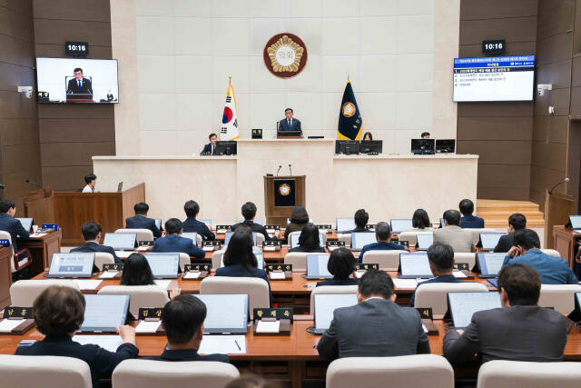 27일 오전 용인특례시의회 본회의장에서 제283회 제1차 정례회 제3차 본회의가 진행되고 있다. 용인특례시의회 제공