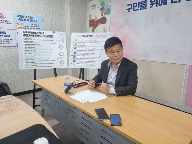 박종효 구청장이 2일 오전 취임 2주년을 맞아 기자회견을 열고 그간의 성과와 앞으로의 계획을 말하고 있다. 정성식 기자