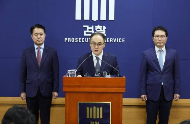 이원석 검찰총장이 2일 서울 서초구 대검 기자실에서 더불어민주당 검사 탄핵안에 대한 입장 발표를 하고 있다. 연합뉴스