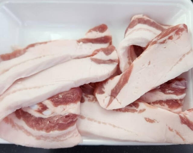고객이 구매한 삼겹살. 연합뉴스