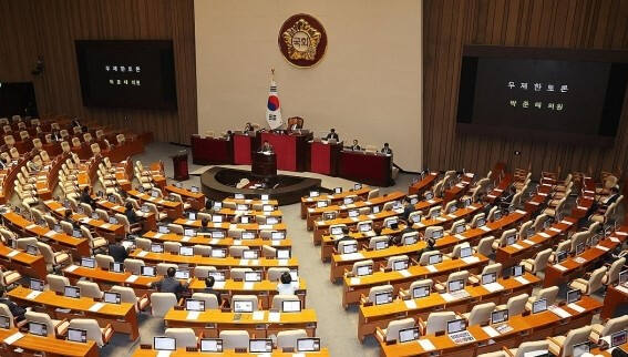 국민의힘 박준태 의원이 4일 오전 국회에서 필리버스터(법안 처리 저지를 위한 무제한 토론)를 진행하고 있다. 필리버스터가 시작 24시간 만인 이날 오후 종료되면, 채상병특검법 표결이 진행될 전망이다. 연합뉴스