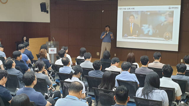 한국도로공사 서울경기본부가 위기관리 소통 분야 외부전문가를 초청해 강연을 진행했다. 도로공사 제공