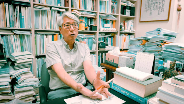 임영욱 연세대 환경공해연구소 부소장이 경기일보와 진행한 인터뷰에서 어린이 놀이터 안전기준을 강화하고 꾸준한 관리를 할 수 있는 인프라의 필요성에 대해 설명하고 있다. 곽민규PD
