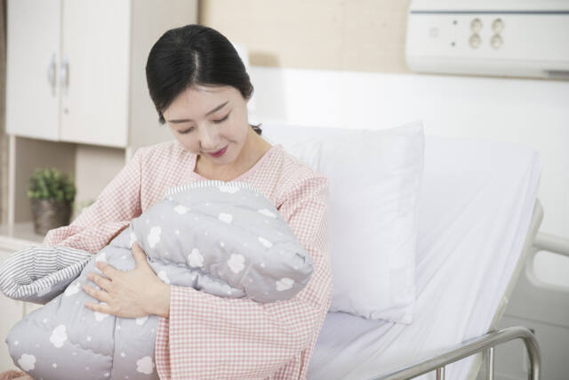 인천 지역 산후조리원 평균 이용 비용이 2주 기준 304만원에 이르는 것으로 나타났다. (사진은 기사와 직접적인 관계 없음.) 이미지투데이