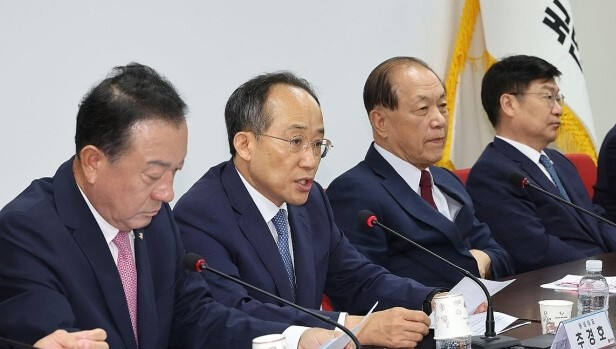 추경호 국민의힘 원내대표(왼쪽 두번째)가 8일 오전 서울 여의도 당사에서 열린 비상대책위원회의에서 발언하고 있다. 연합뉴스