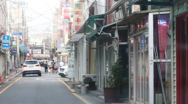 2021년 4월 28일 당시 수원역 앞 집창촌 모습. 연합뉴스