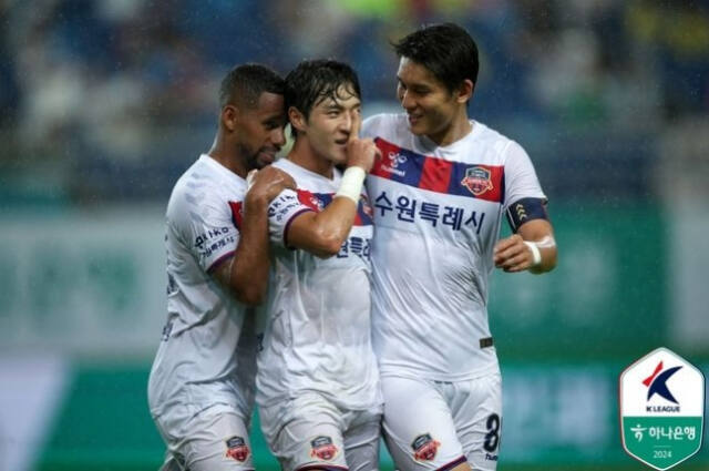 3경기 연속 무패의 수원FC가 리그 선두 김천 상무를 상대로 원정 승리 사냥에 나선다.한국프로축구연맹 제공