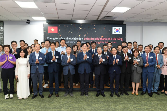 8일 판교테크노벨리에서 열린 경기도경제과학진흥원과 베트남 다낭시의 간담회 모습. 경과원 제공