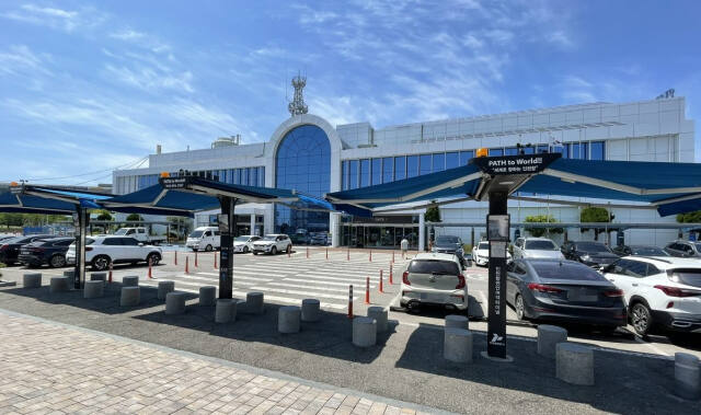 인천항 연안여객터미널 그늘막. IPA 제공