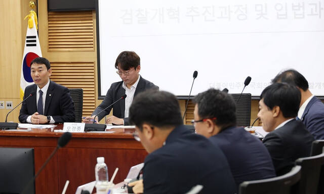 지난 5월 29일 국회 의원회관에서 열린 더불어민주당 검찰개혁 TF 2차 회의에서 김용민 단장이 발언하고 있다. 연합뉴스