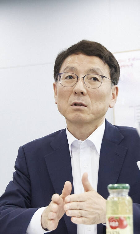 김성중 경기도 행정1부지사가 11일 경기도청에서 경기일보와의 인터뷰를 통해 K컬처밸리 협약해제와 관련해 “경기도가 책임지고 사업을 정상화하기 위한 것”이라고 설명하고 있다. 경기도 제공