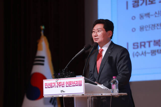 11일 오후 용인시청 에이스홀에서 열린 민선 8기 취임 2주년 언론브리핑에서 이상일 용인특례시장이 발언하고 있다. 용인특례시 제공