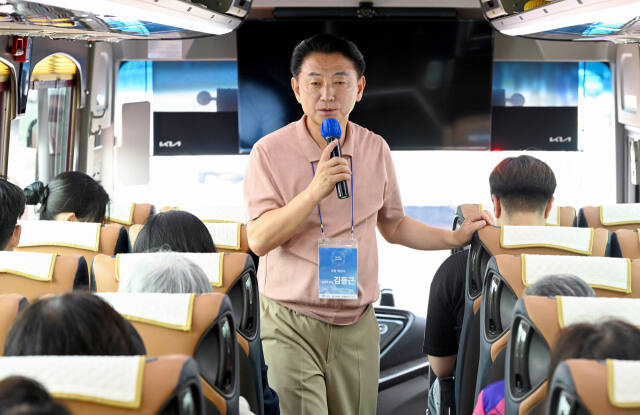 김동근 시장이 ‘의정부 시간여행’에서 의정부 역사에 대해 설명하고 있다. 의정부시 제공