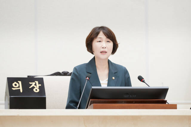 15일 오전 용인특례시의회 본회의장에서 열린 제285회 임시회 제1차 본회의에서 유진선 의장이 발언하고 있다. 용인특례시의회 제공