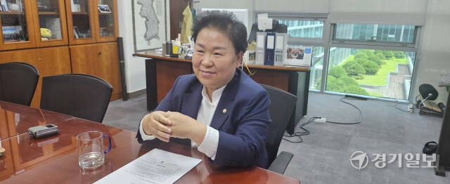 경기도당위원장 출마 예정자인 더불어민주당 문정복 의원이 15일 경기일보와 인터뷰를 하고 있다. 김영호기자