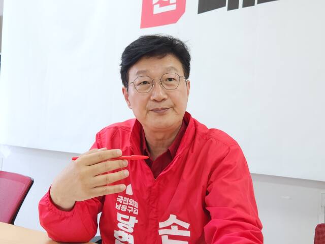 손범규 국민의힘 인천시당위원장이 앞으로의 계획 등을 설명하고 있다. 황남건기자
