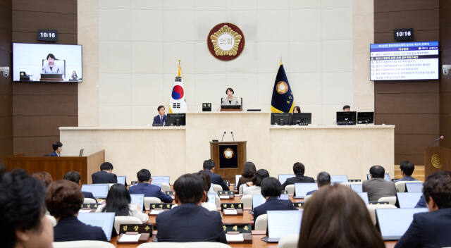 지난 18일 오전 용인특례시의회 본회의장에서 제285회 임시회 제2차 본회의가 진행되고 있다. 용인특례시의회 제공