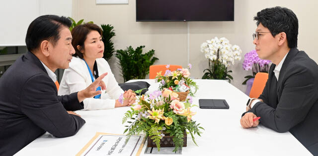 김동근 시장과 전희경 국민의힘 의정부갑 당협위원장이 106번 버스 폐선 철회를 촉구하고 있다. 의정부시 제공
