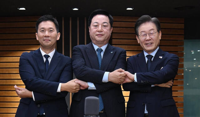 더불어민주당 당 대표 후보. 왼쪽부터 김지수, 김두관, 이재명 후보. 연합뉴스