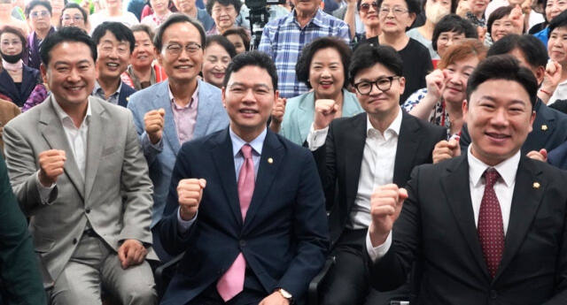 한동훈 후보(왼쪽 세번째)가 TK(대구·경북)와 PK(부·울·경)를 방문해 지지자들과 만남의 시간을 갖고 있다. 한동훈 캠프 제공.