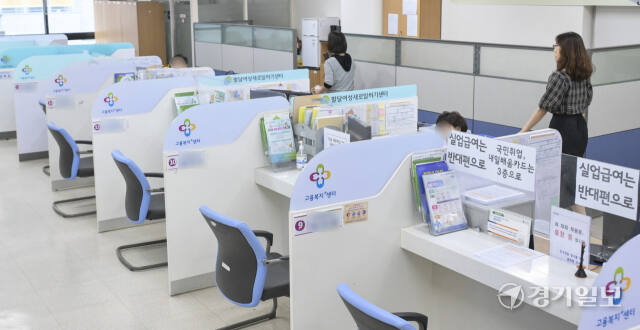 일도 구직도 하지 않는 비경제활동인구, 역대 최대 [포토뉴스]