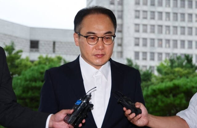 이원석 검찰총장이 23일 오전 서울 서초구 대검찰청으로 출근하고 있다. 연합뉴스