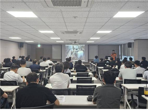 22일 안산상의가 기업 화재사고 예방 및 유해화학물질 관리 설명회를 개최했다. 안산상의 제공