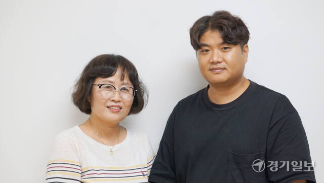 전국 최초 민관협업 어린이집을 만든 고양시 보육정책팀 김지헌 팀장(왼쪽)과 배윤성 주무관. 신진욱기자