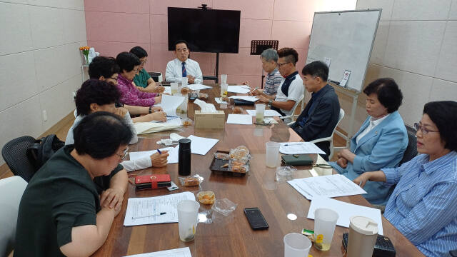 경기도소비자단체협의회가 24일 경기도여성비전센터 회의실에서 ‘경기도소비자운동가대회 기획회의’를 진행했다. 정자연기자