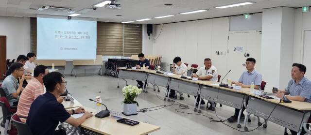 25일 오후 용인동부경찰서에서 자동차 불법레이싱 예방 관련 민·관·경 교통안전 대책 회의가 진행되고 있다. 용인동부경찰서 제공